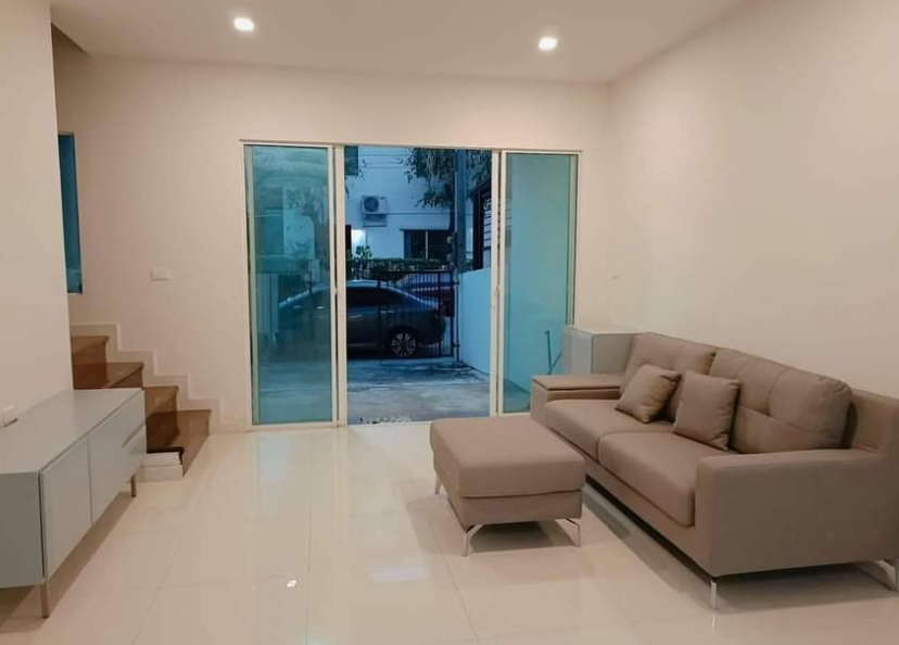 ให้เช่าทาวน์โฮมนวมินทร์ รามอินทรา : ให้เช่าทาวน์โฮม BlessTown รามอินทรา 127 เฟอร์ครบ ใกล้ตลาดมีนบุรี, รถไฟฟ้าสายสีชมพู