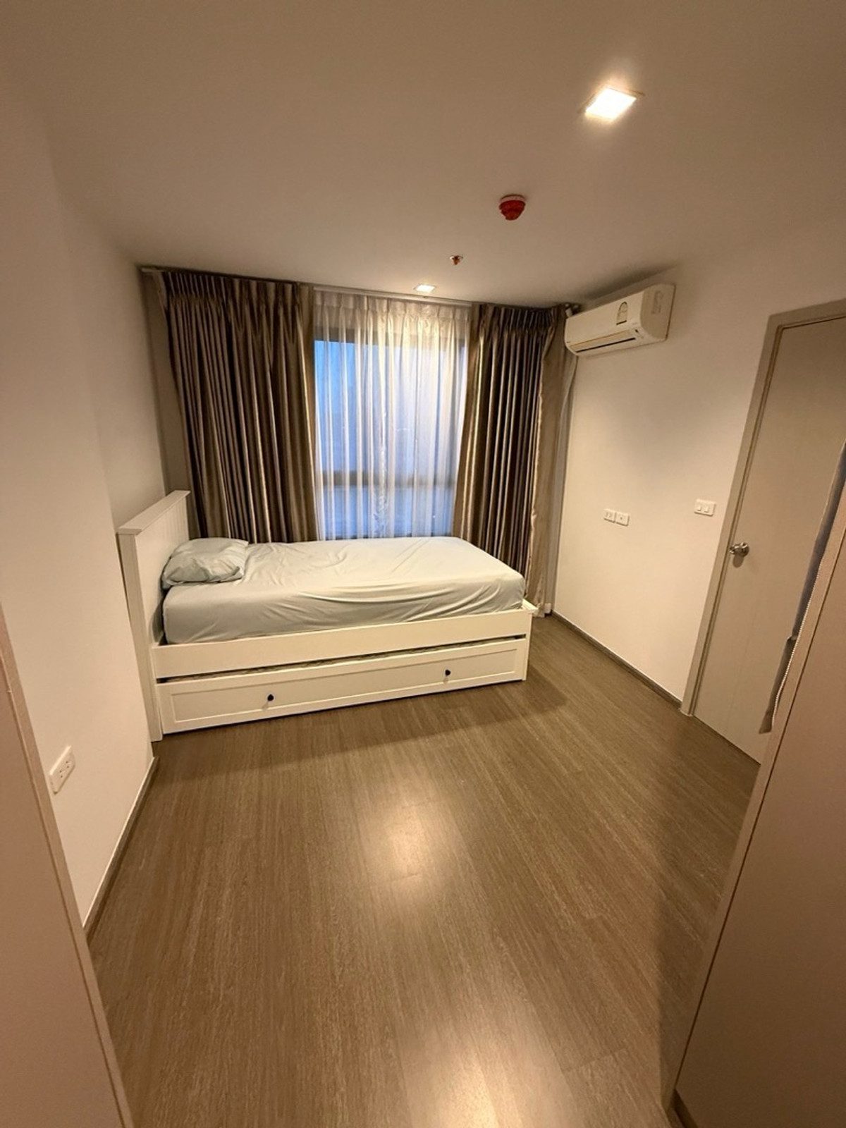 For RentCondoOnnut, Udomsuk : For rent, new room, Ideo S93, beautiful room, very wide balcony, same floor as swimming pool, 30 meters, BTS Bang Chak