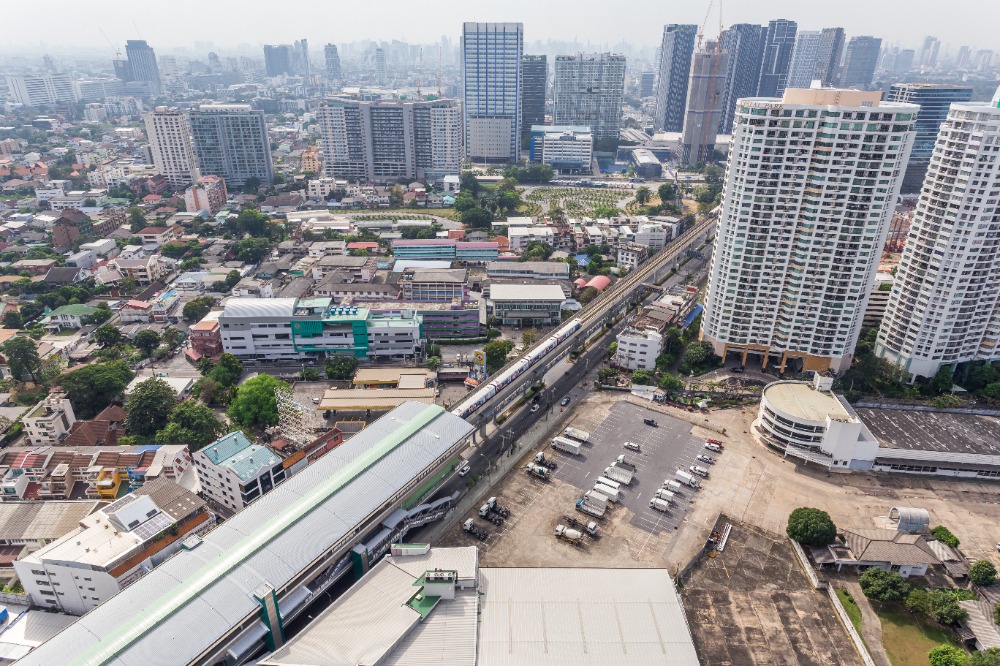 For RentCondoKasetsart, Ratchayothin : 🔥For urgent rent🔥 Knightsbridge Space Ratchayothin, high ceiling room, ready to move in, complete electrical appliances and furniture, near BTS Phahon Yothin 24