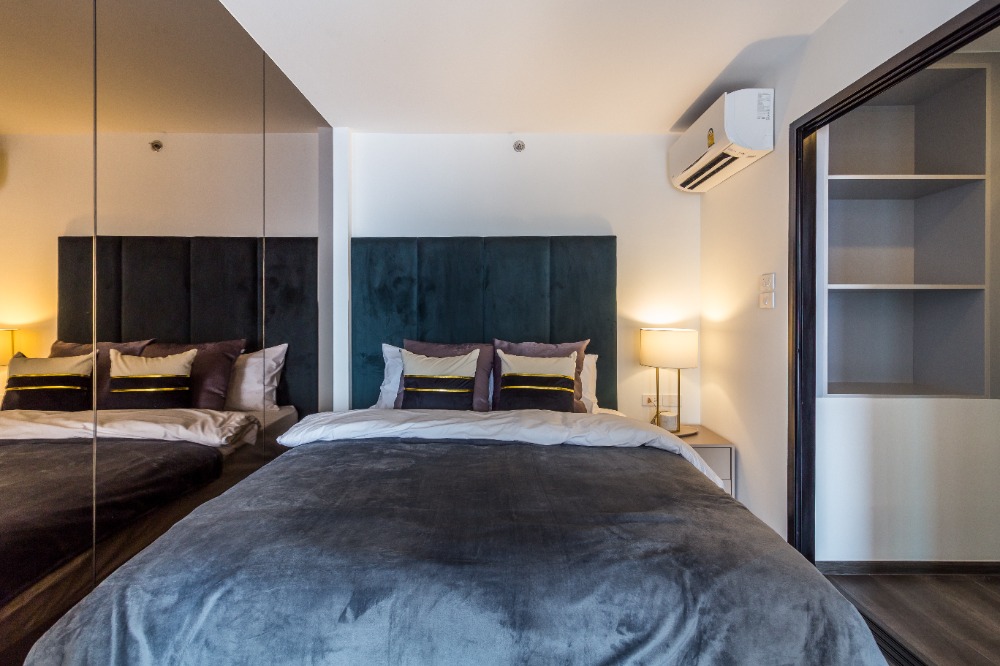 For RentCondoKasetsart, Ratchayothin : 🔥For urgent rent🔥 Knightsbridge Space Ratchayothin, high ceiling room, ready to move in, complete electrical appliances and furniture, near BTS Phahon Yothin 24