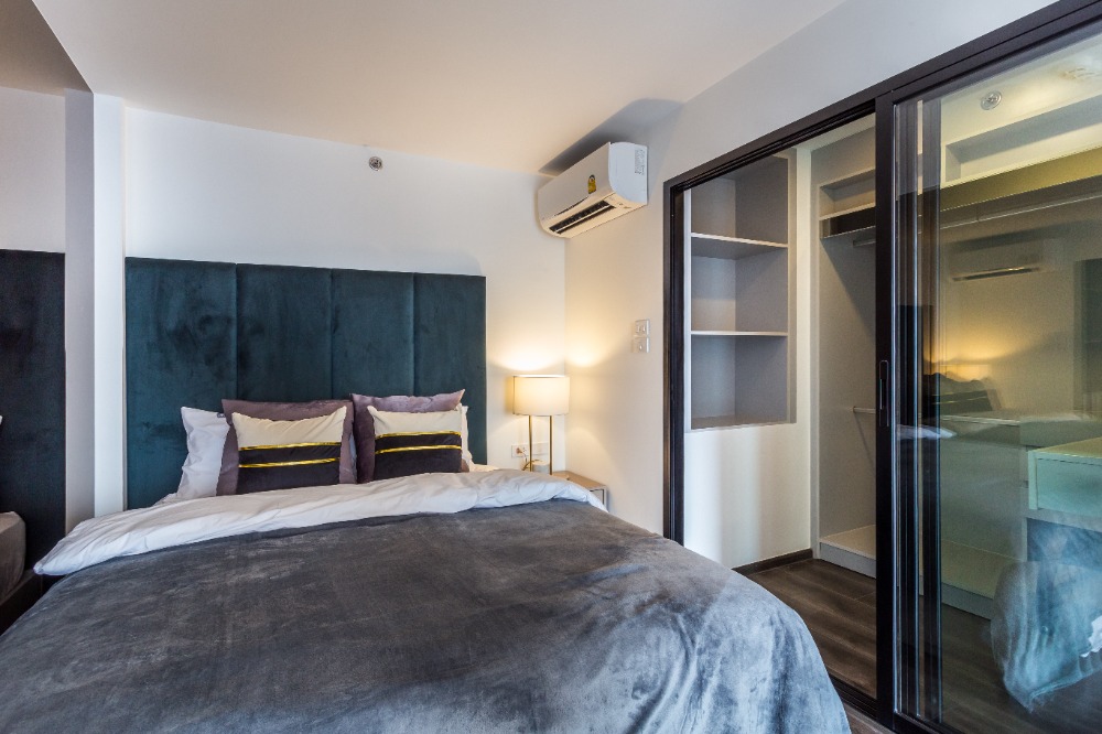 For RentCondoKasetsart, Ratchayothin : 🔥For urgent rent🔥 Knightsbridge Space Ratchayothin, high ceiling room, ready to move in, complete electrical appliances and furniture, near BTS Phahon Yothin 24