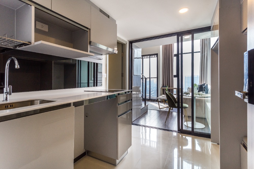 For RentCondoKasetsart, Ratchayothin : 🔥For urgent rent🔥 Knightsbridge Space Ratchayothin, high ceiling room, ready to move in, complete electrical appliances and furniture, near BTS Phahon Yothin 24