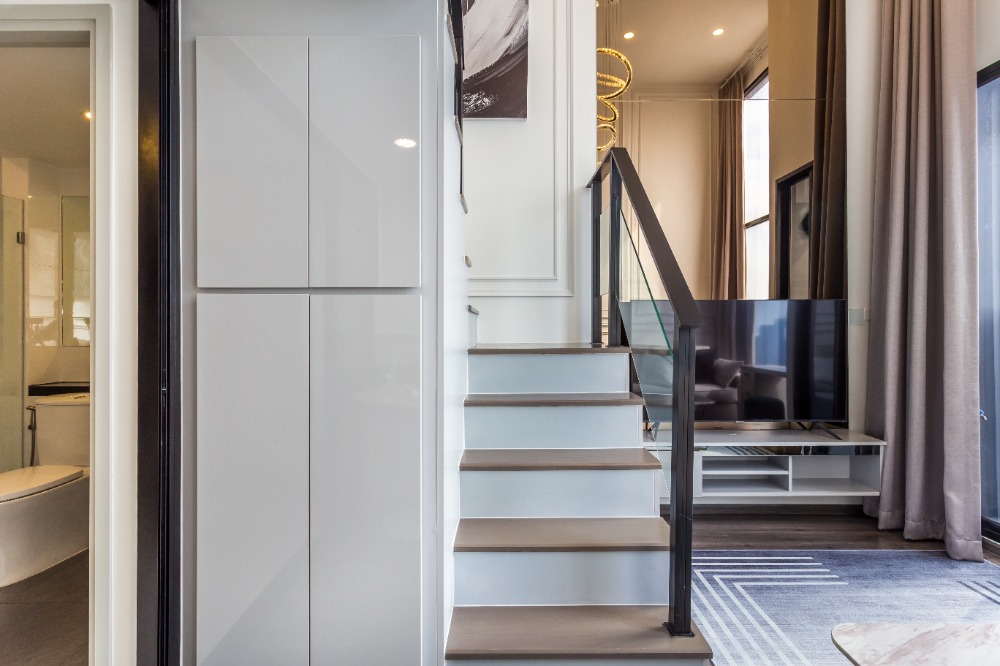 For RentCondoKasetsart, Ratchayothin : 🔥For urgent rent🔥 Knightsbridge Space Ratchayothin, high ceiling room, ready to move in, complete electrical appliances and furniture, near BTS Phahon Yothin 24