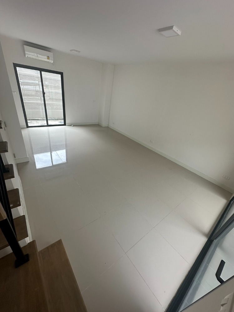 ขายทาวน์โฮมอ่อนนุช อุดมสุข : ขาย ทาวน์โฮม 3 ชั้น Baan Klang Muang Sukhumvit - Onnut