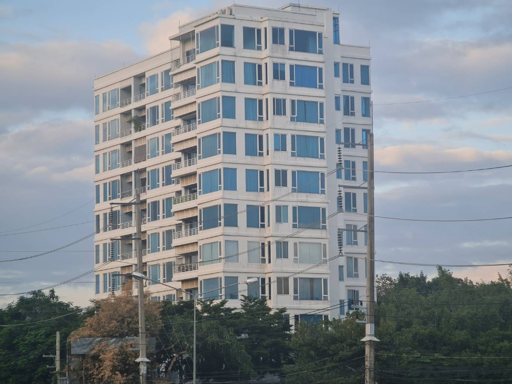 For SaleCondoChiang Mai : For sale: The Convention Condo, large, comfortable room, on the Khlong Chonlaprathan Road, near the 700th Anniversary Stadium, Chiang Mai.