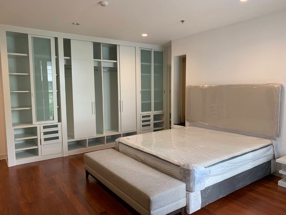 ให้เช่าคอนโดสุขุมวิท อโศก ทองหล่อ : ให้เช่าคอนโด 3ห้องนอน+ห้องแม่บ้าน เฟอร์นิเจอครบ ระเบียงใหญ่ ใกล้BTS พร้อมเข้าอยู่