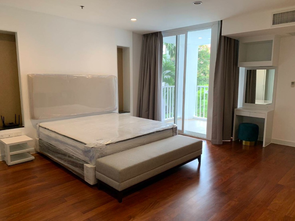 ให้เช่าคอนโดสุขุมวิท อโศก ทองหล่อ : ให้เช่าคอนโด 3ห้องนอน+ห้องแม่บ้าน เฟอร์นิเจอครบ ระเบียงใหญ่ ใกล้BTS พร้อมเข้าอยู่