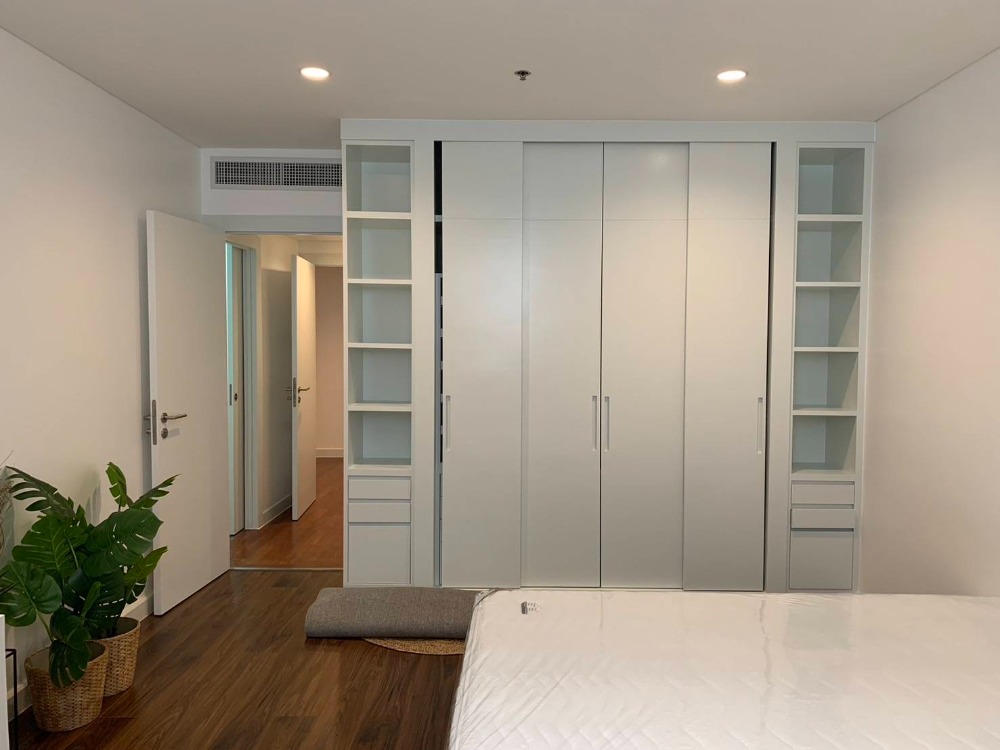 ให้เช่าคอนโดสุขุมวิท อโศก ทองหล่อ : ให้เช่าคอนโด 3ห้องนอน+ห้องแม่บ้าน เฟอร์นิเจอครบ ระเบียงใหญ่ ใกล้BTS พร้อมเข้าอยู่