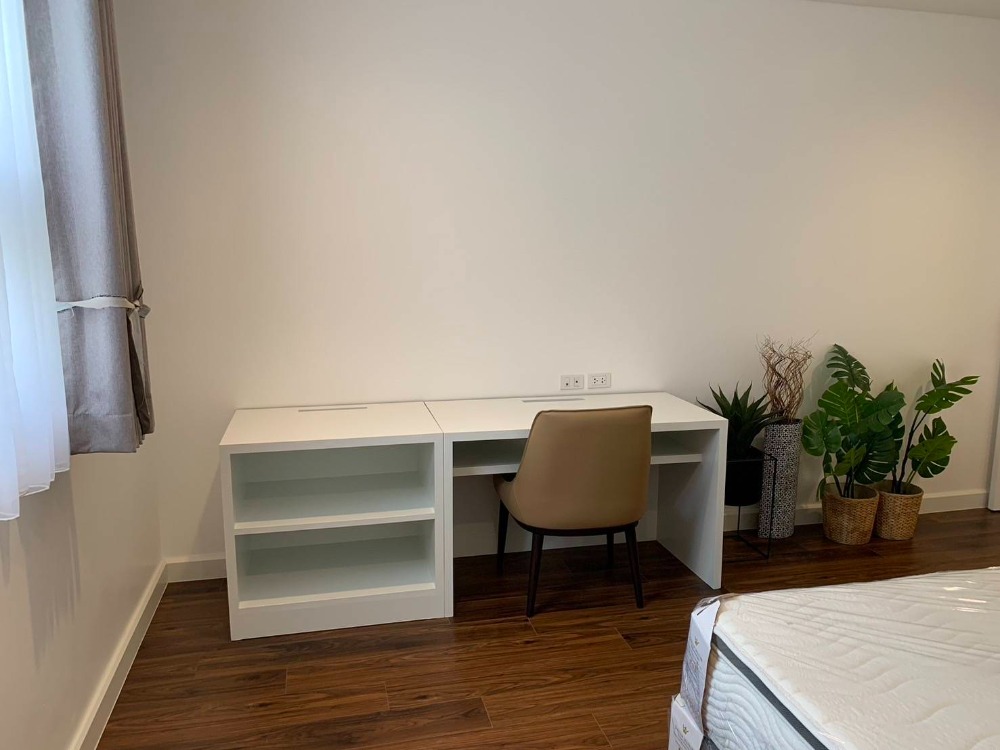 ให้เช่าคอนโดสุขุมวิท อโศก ทองหล่อ : ให้เช่าคอนโด 3ห้องนอน+ห้องแม่บ้าน เฟอร์นิเจอครบ ระเบียงใหญ่ ใกล้BTS พร้อมเข้าอยู่