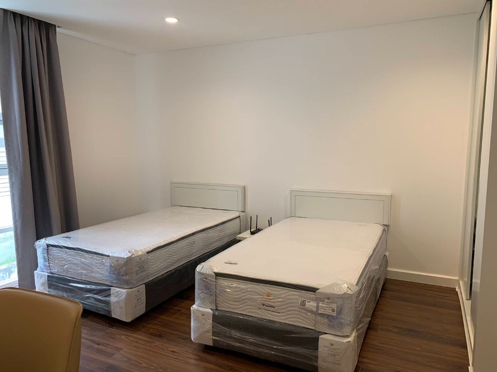 ให้เช่าคอนโดสุขุมวิท อโศก ทองหล่อ : ให้เช่าคอนโด 3ห้องนอน+ห้องแม่บ้าน เฟอร์นิเจอครบ ระเบียงใหญ่ ใกล้BTS พร้อมเข้าอยู่