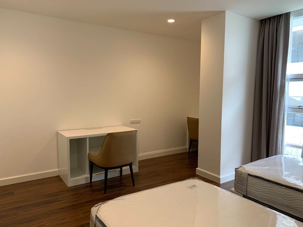 ให้เช่าคอนโดสุขุมวิท อโศก ทองหล่อ : ให้เช่าคอนโด 3ห้องนอน+ห้องแม่บ้าน เฟอร์นิเจอครบ ระเบียงใหญ่ ใกล้BTS พร้อมเข้าอยู่