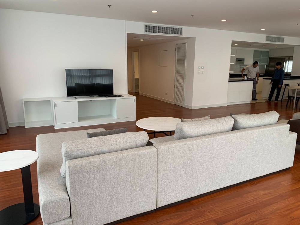 ให้เช่าคอนโดสุขุมวิท อโศก ทองหล่อ : ให้เช่าคอนโด 3ห้องนอน+ห้องแม่บ้าน เฟอร์นิเจอครบ ระเบียงใหญ่ ใกล้BTS พร้อมเข้าอยู่