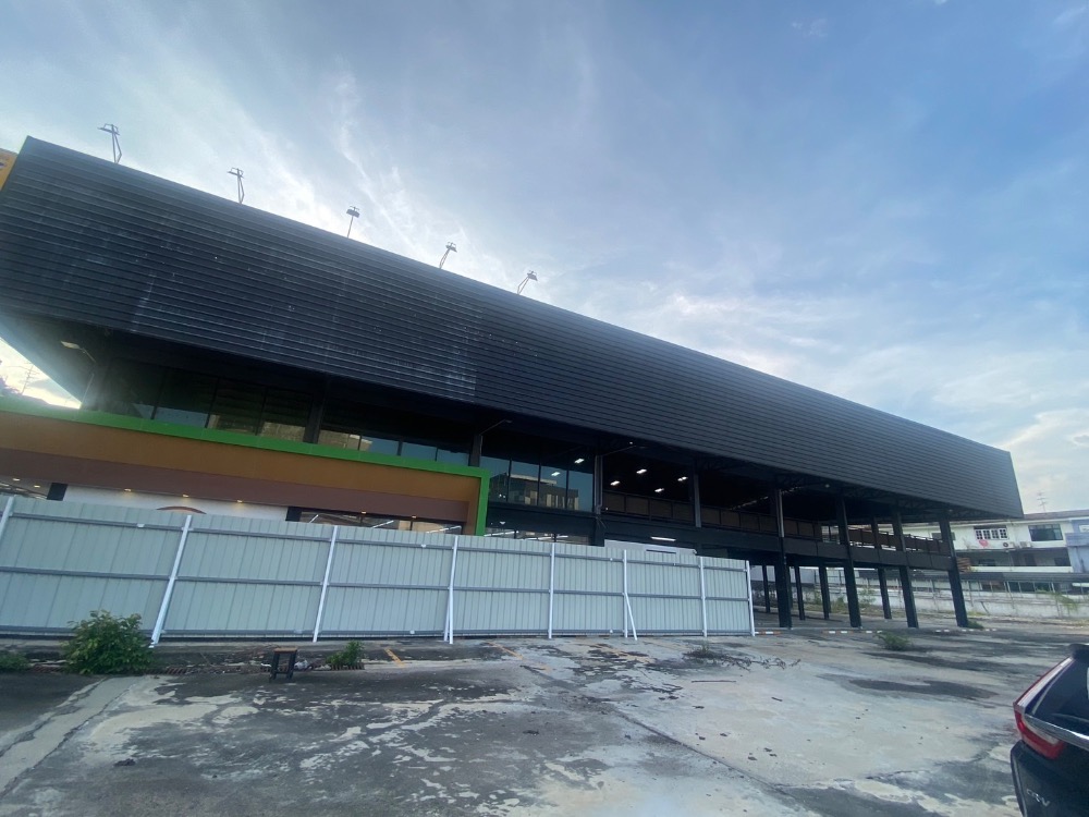 For RentWarehouseOnnut, Udomsuk : For rent: 2-storey large warehouse, Soi Sukhumvit 93, suitable for storing goods, near BTS Bang Chak. Interested, add Line @841qqlnr.