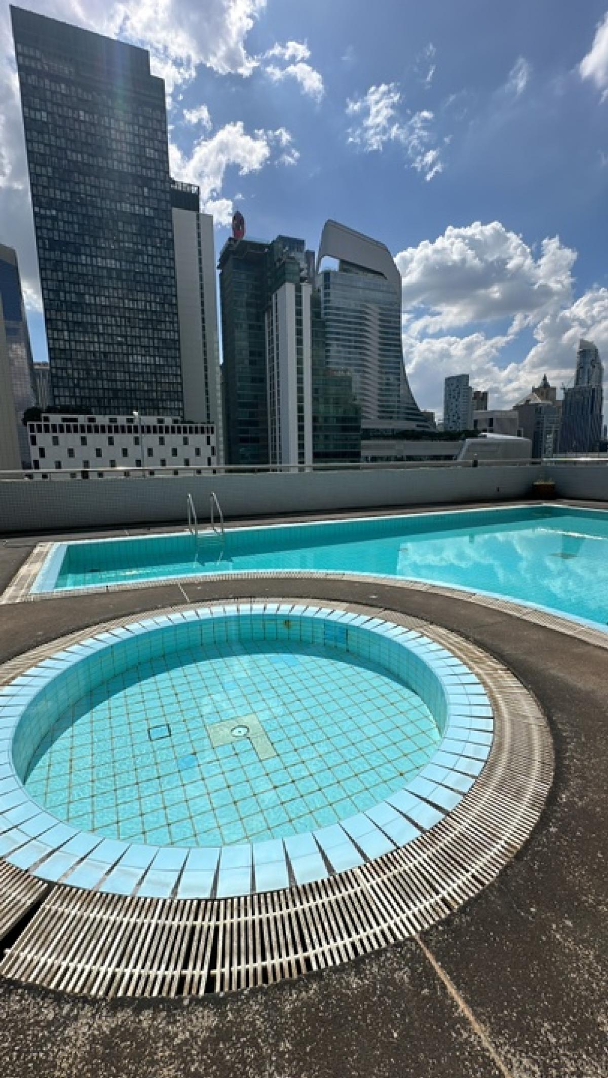 For RentShop HouseWitthayu, Chidlom, Langsuan, Ploenchit : For rent office residential apartment near Phloen Chit BTS station, near Central Embassy