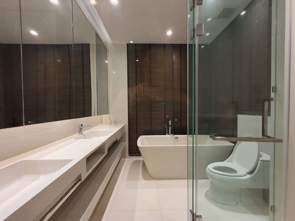 For RentCondoSukhumvit, Asoke, Thonglor : For Rent Vittorio Sukhumvit39 2Bed 2Bath 102sqm 100k/month Good location close to BTS Phromphong