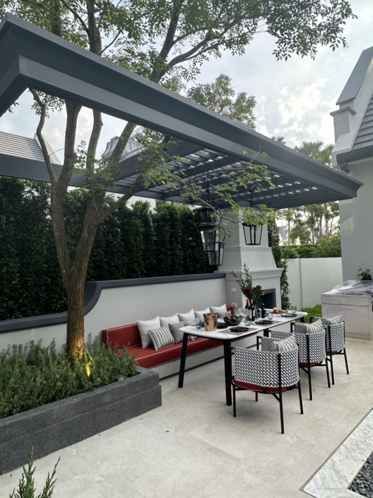 For SaleHousePattanakan, Srinakarin : 📢👇 Sell with tenant til September 2028 A detached house at Nantawan Village, Rama 9, Krungthep Kreetha With private pool, Le Marquis, L, beautiful decoration 