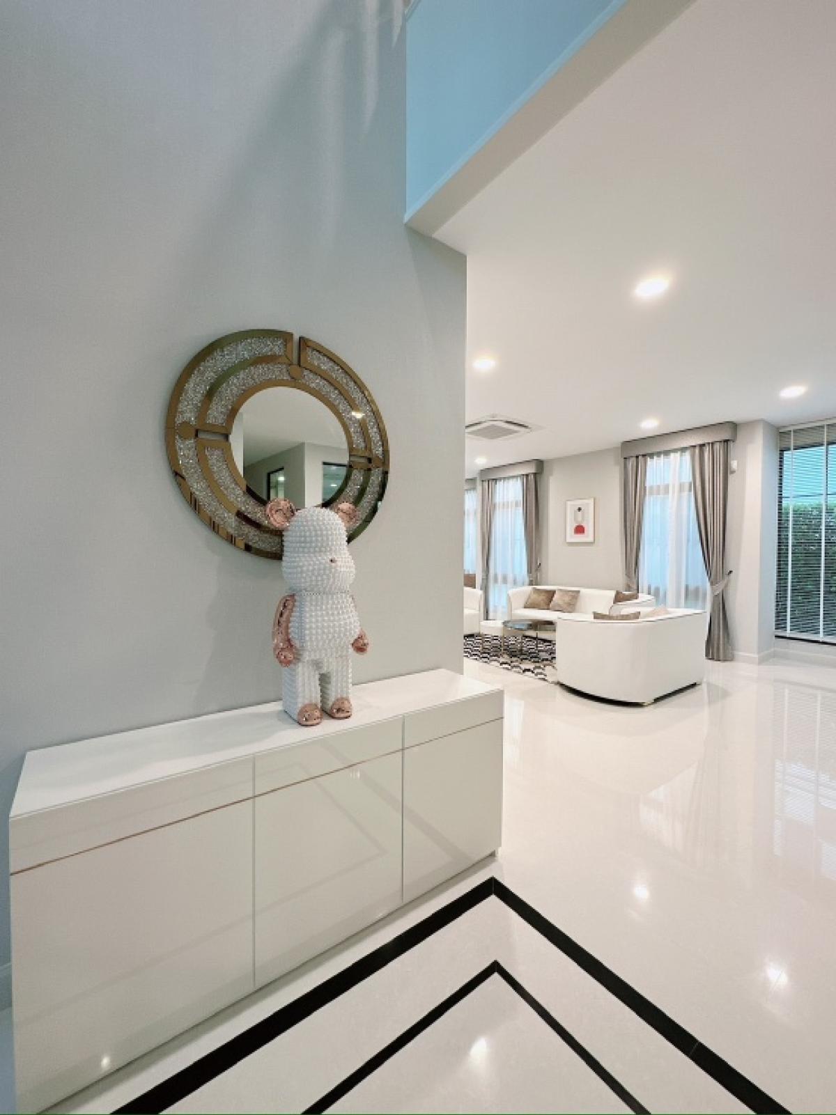 For SaleHousePattanakan, Srinakarin : 📢👇 Sell with tenant til September 2028 A detached house at Nantawan Village, Rama 9, Krungthep Kreetha With private pool, Le Marquis, L, beautiful decoration 