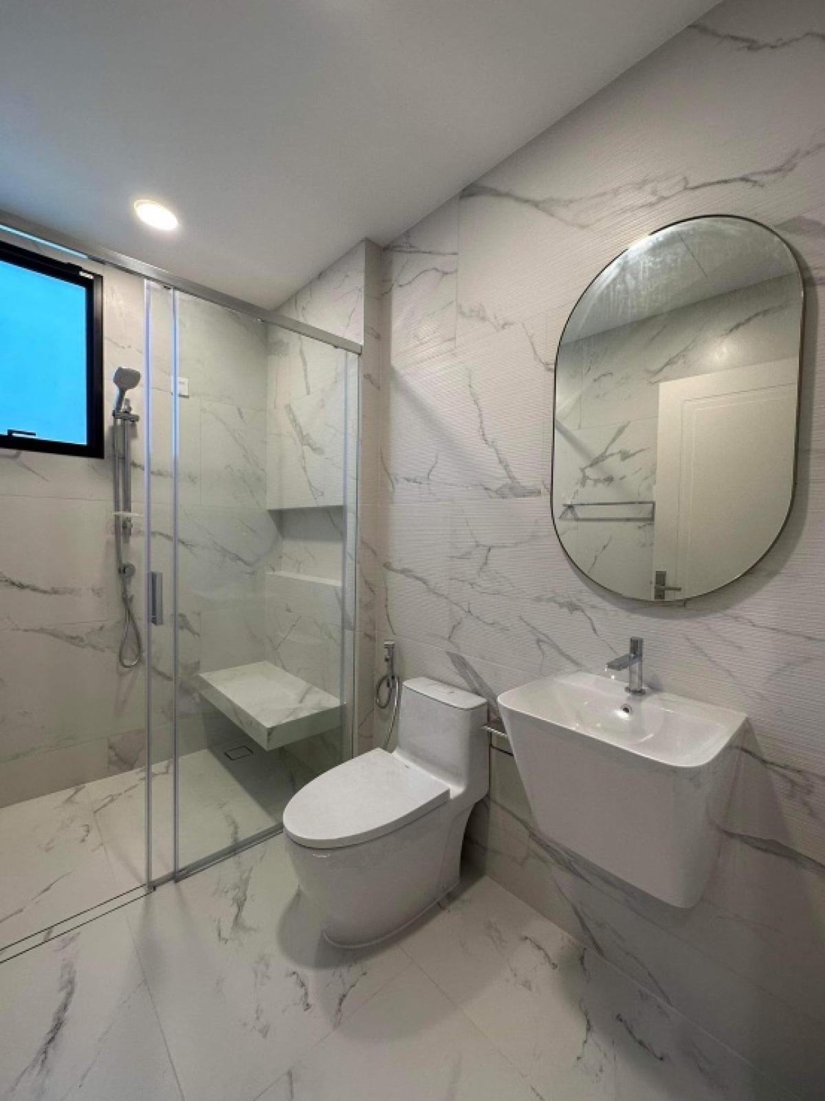 For SaleHousePattanakan, Srinakarin : 📢👇 Sell with tenant til September 2028 A detached house at Nantawan Village, Rama 9, Krungthep Kreetha With private pool, Le Marquis, L, beautiful decoration 