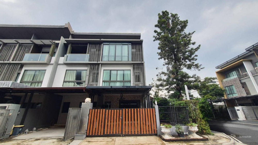 For SaleTownhomeKaset Nawamin,Ladplakao : The Landmark Luxurious townhouse 3 storey, fully built-in, in the heart of Lat Phrao