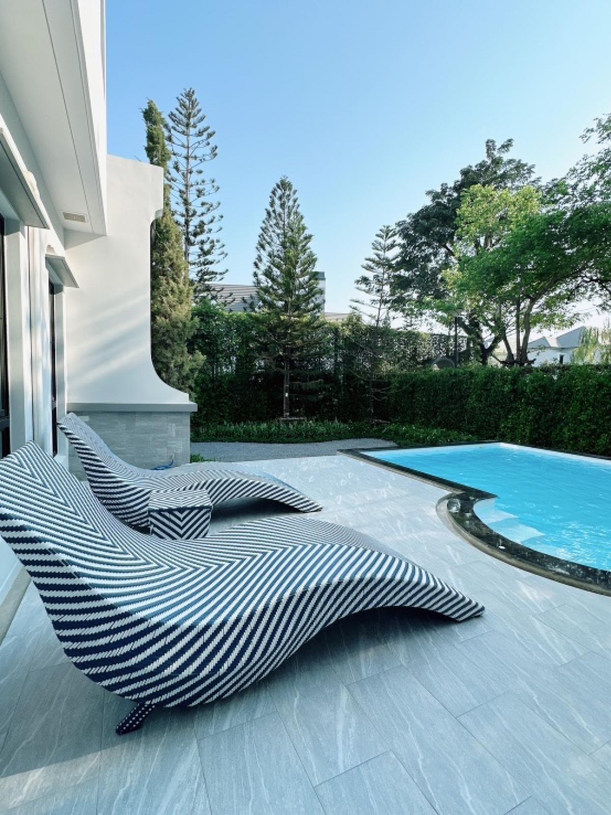 For SaleHousePattanakan, Srinakarin : 📢👇 Sell with tenant til September 2028 A detached house at Nantawan Village, Rama 9, Krungthep Kreetha With private pool, Le Marquis, L, beautiful decoration 