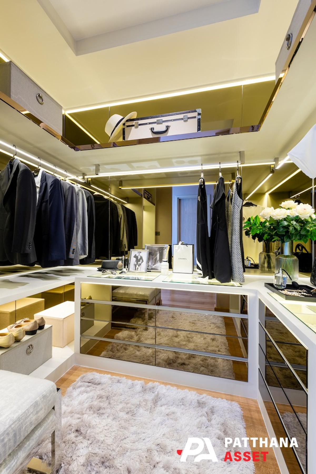 ให้เช่าบ้านพระราม 9 เพชรบุรีตัดใหม่ RCA : House For Rent  4 Bedroom 5 Bathroom 3 Parking 400 Sq.m Rama 9 - Ratchada - Huai khwang