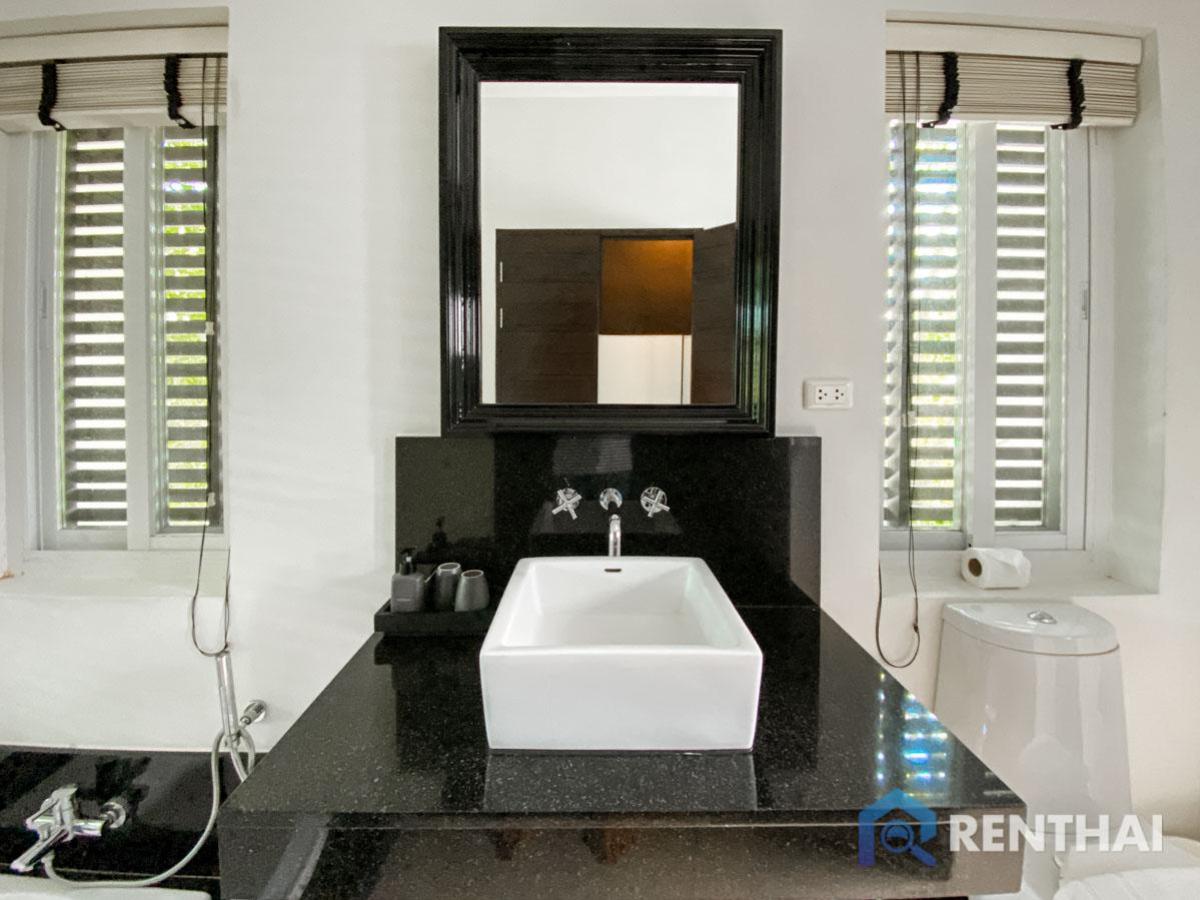 ขายบ้านภูเก็ต : สำหรับ ขาย วิลล่า  ที่ Oxygen Condominium Bangtao