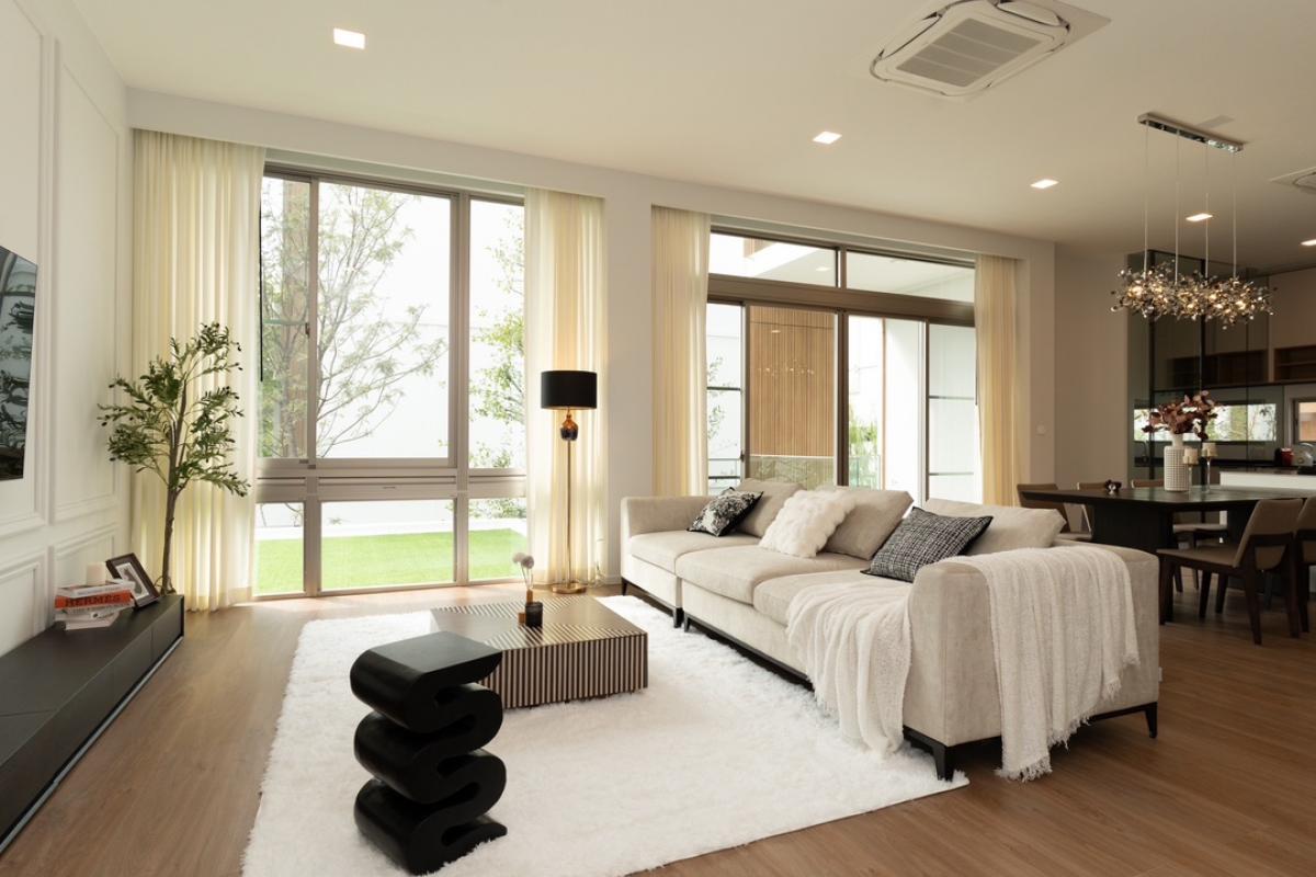ให้เช่าบ้านพัฒนาการ ศรีนครินทร์ : 🏡✨Luxury home for rent, Vive Rama 9, Featuring 3 beautifully designed bedrooms, fully furnished with stylish décor, stunning private garden, Parking space for 3 cars, located near Wellington International School.