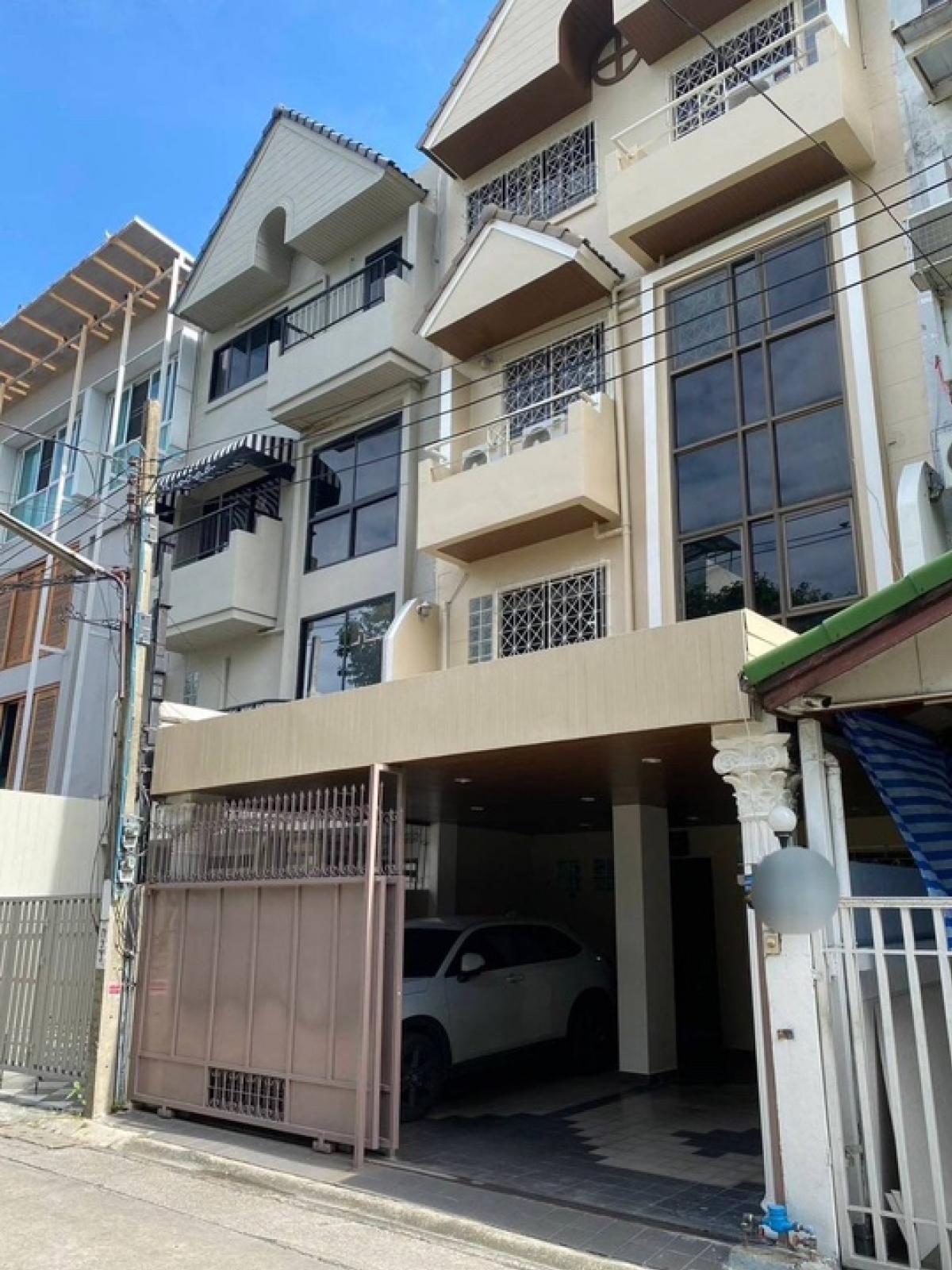 For RentHome OfficeSukhumvit, Asoke, Thonglor : For rent: Home office (Office), Thonglor, Sukhumvit 55, Watthana, Bangkok, 2 car parking spaces, pets allowed