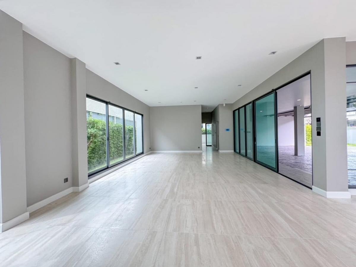 ขายบ้านบางนา แบริ่ง ลาซาล : ขายบ้าน Grand Bangkok Boulevard สุขุมวิท ศรีนครินทร์  780 Sq.m ราคา 79 MB ติดต่อ 086-795-9997 (จิมมี่)