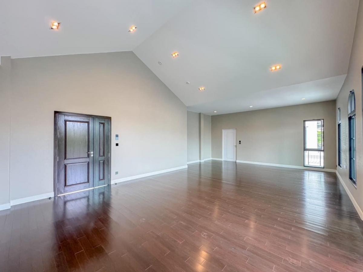 ขายบ้านบางนา แบริ่ง ลาซาล : ขายบ้าน Grand Bangkok Boulevard สุขุมวิท ศรีนครินทร์  780 Sq.m ราคา 79 MB ติดต่อ 086-795-9997 (จิมมี่)