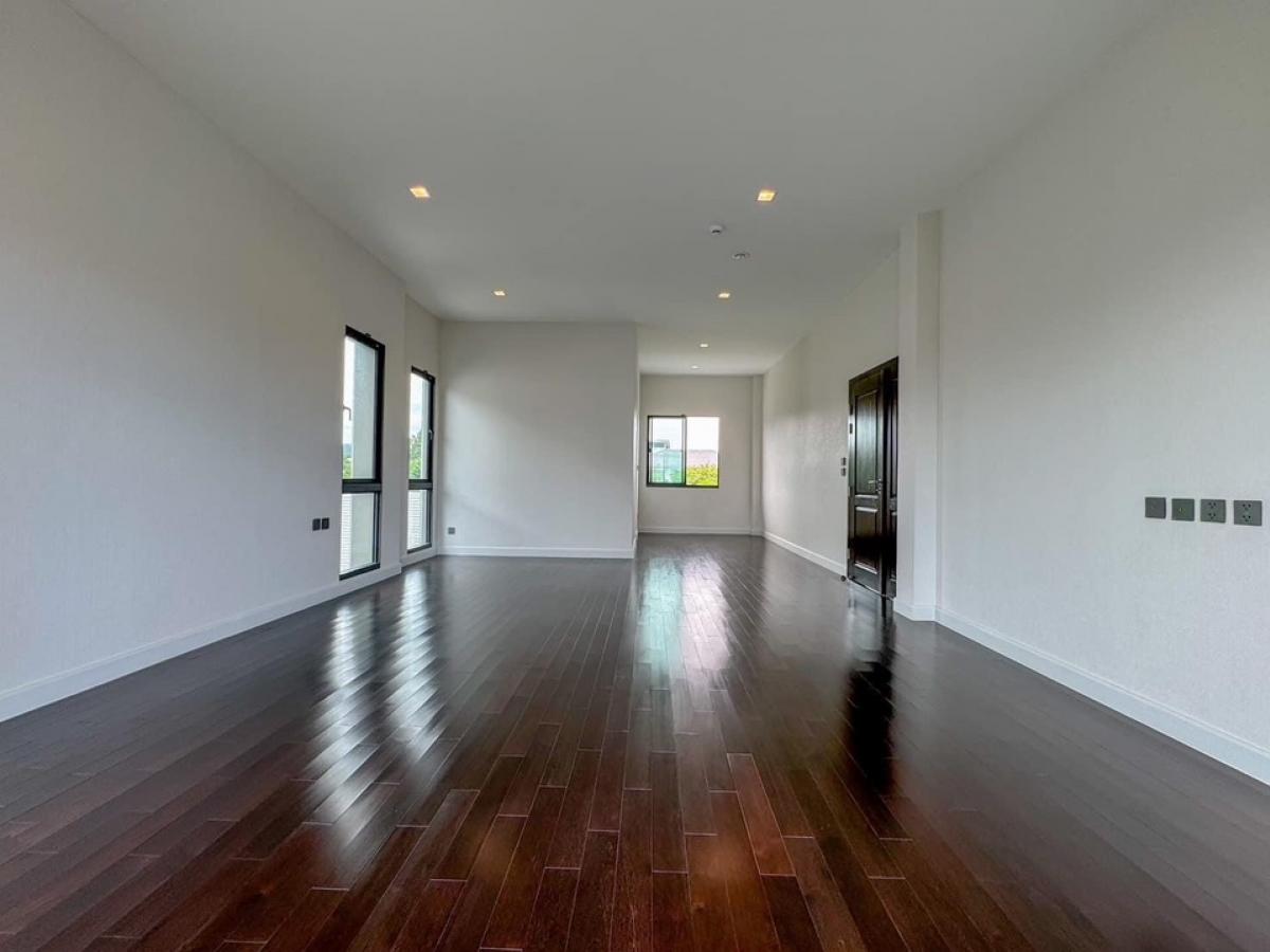 ขายบ้านบางนา แบริ่ง ลาซาล : ขายบ้าน Grand Bangkok Boulevard สุขุมวิท ศรีนครินทร์  780 Sq.m ราคา 79 MB ติดต่อ 086-795-9997 (จิมมี่)