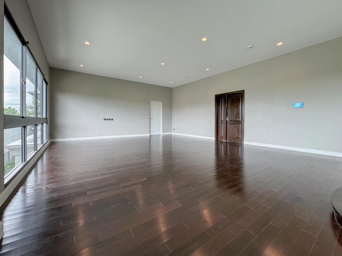 ขายบ้านบางนา แบริ่ง ลาซาล : ขายบ้าน Grand Bangkok Boulevard สุขุมวิท ศรีนครินทร์  780 Sq.m ราคา 79 MB ติดต่อ 086-795-9997 (จิมมี่)