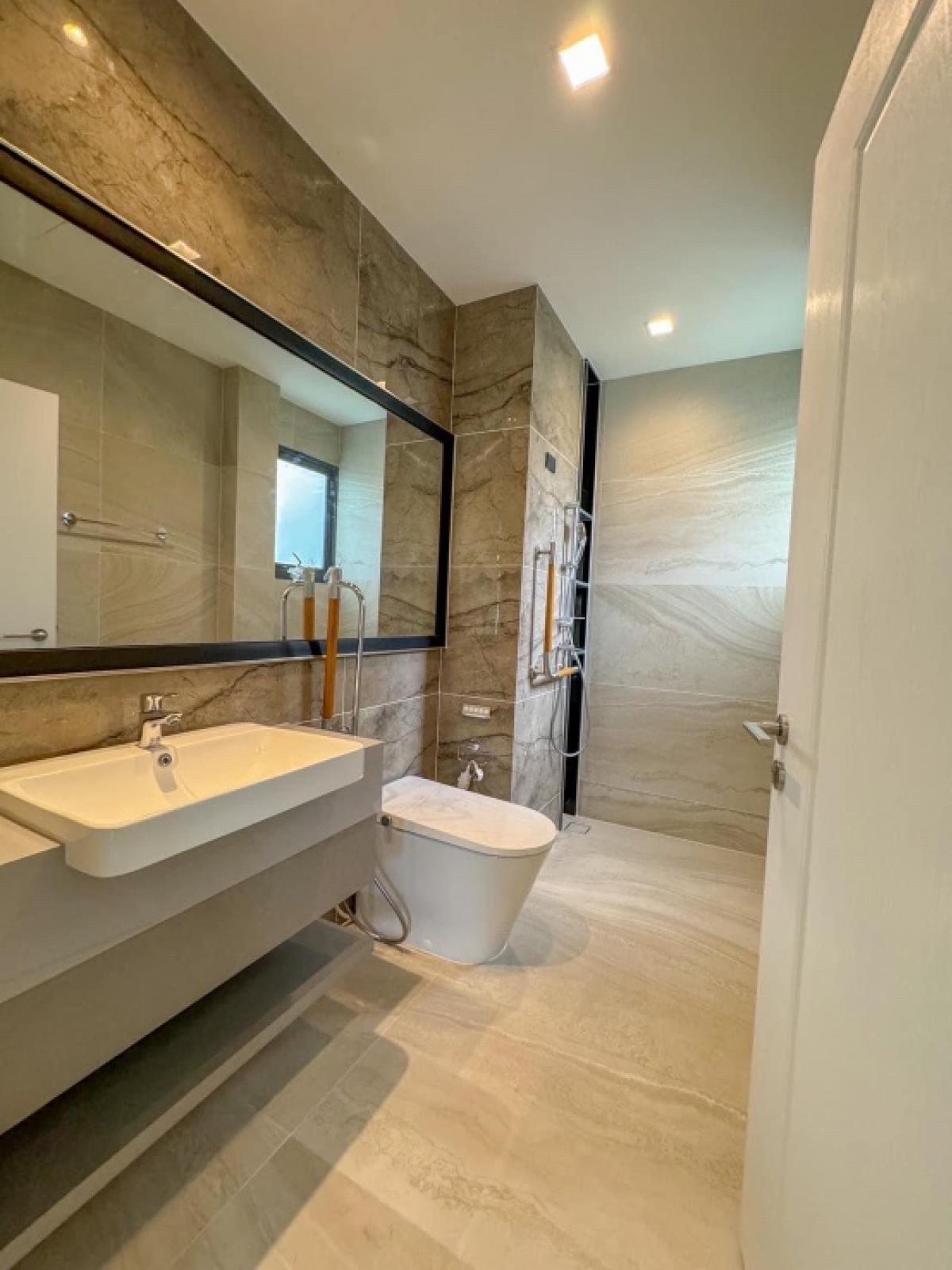 ขายบ้านบางนา แบริ่ง ลาซาล : ขายบ้าน Grand Bangkok Boulevard สุขุมวิท ศรีนครินทร์  780 Sq.m ราคา 79 MB ติดต่อ 086-795-9997 (จิมมี่)