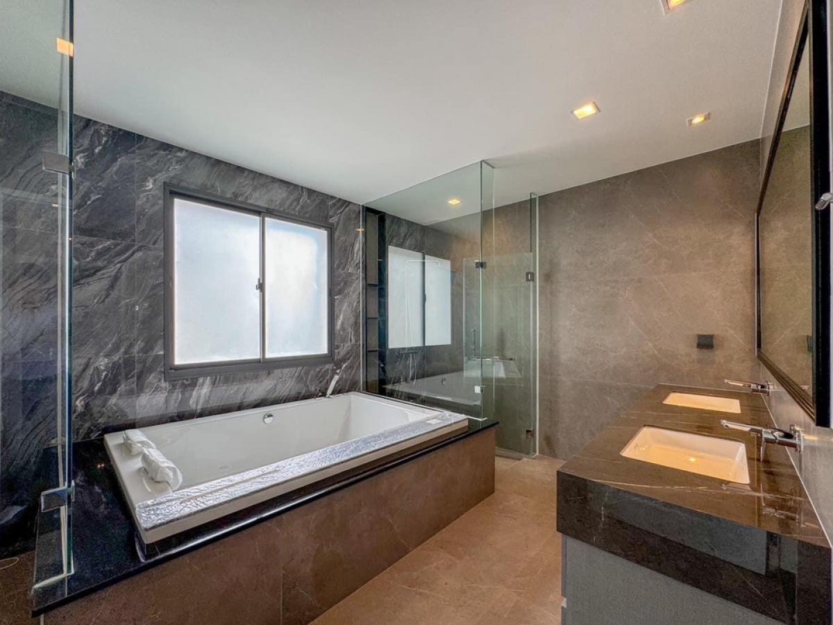 ขายบ้านบางนา แบริ่ง ลาซาล : ขายบ้าน Grand Bangkok Boulevard สุขุมวิท ศรีนครินทร์  780 Sq.m ราคา 79 MB ติดต่อ 086-795-9997 (จิมมี่)