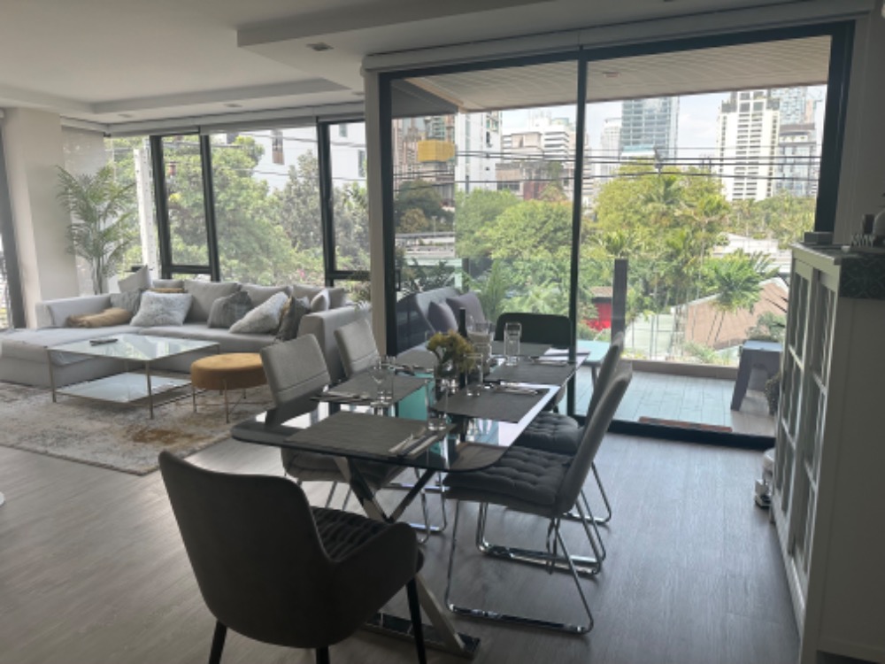 ขายคอนโดวิทยุ ชิดลม หลังสวน : LOW RISE O2 HIP CONDOMINIUM TWO BR TWO BATH 100 SQM NEAR CENTRAL EMBASSY