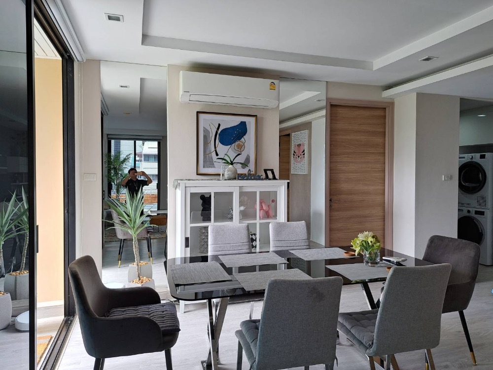 ขายคอนโดวิทยุ ชิดลม หลังสวน : LOW RISE O2 HIP CONDOMINIUM TWO BR TWO BATH 100 SQM NEAR CENTRAL EMBASSY