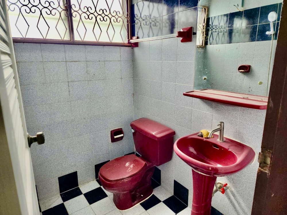 ขายบ้านเอกชัย บางบอน : ขายบ้านเดี่ยว 2 ชั้น 64 ตร.ว. หมู่บ้านกานดา การ์เด้นท์ (หลังมุม) 4 นอน 3 น้ำ ใกล้ รร.สารสาสน์บางบอน