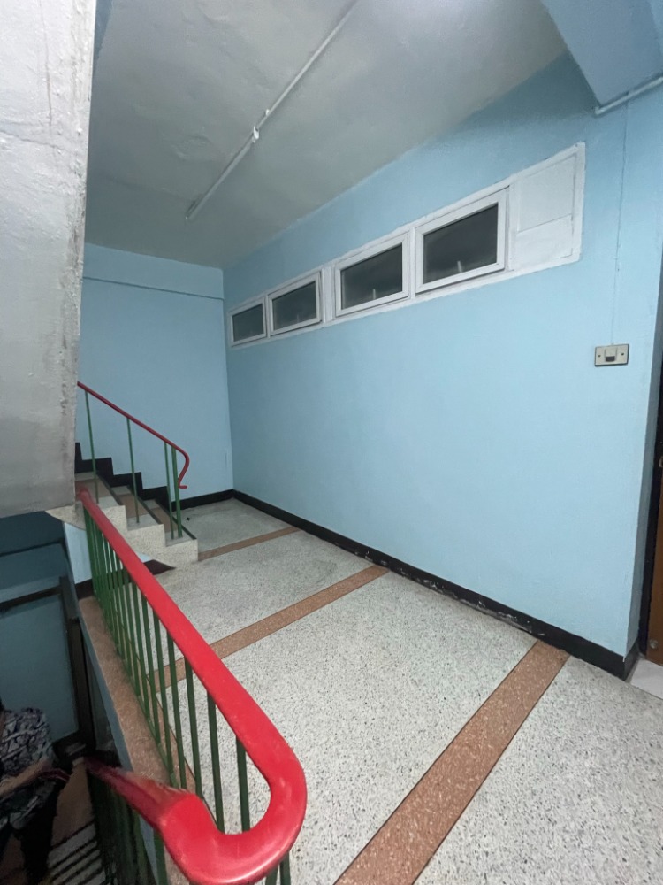 For SaleShop HouseWongwianyai, Charoennakor : 4-unit commercial building, Soi Charoen Nakhon 8, suitable for a dormitory or small hotel.