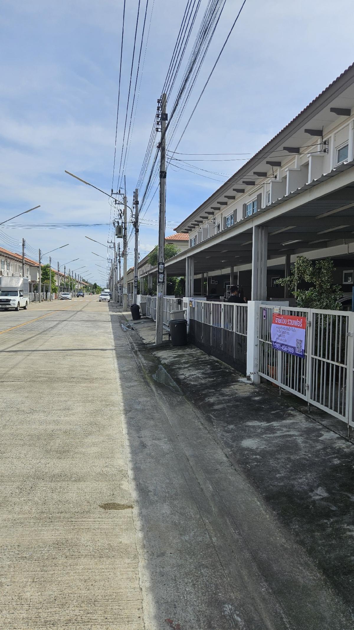 For SaleTownhomePathum Thani,Rangsit, Thammasat : Selling at a loss, townhouse with a width of 5.7 meters, Khlong 4