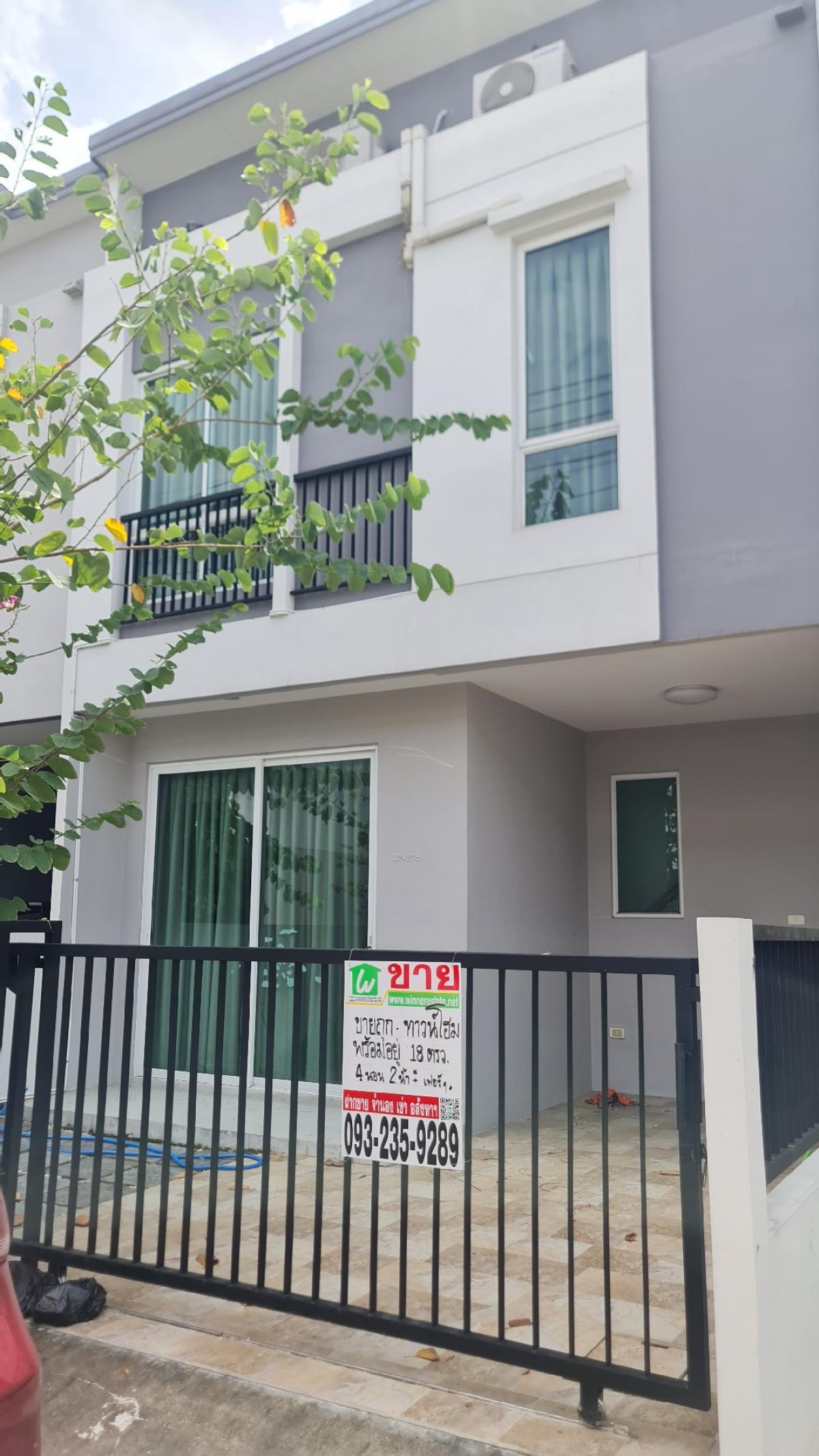For SaleTownhomePathum Thani,Rangsit, Thammasat : For sale cheap, corner house, very new, waiting for a soulmate, cheap and good like this, come and see.