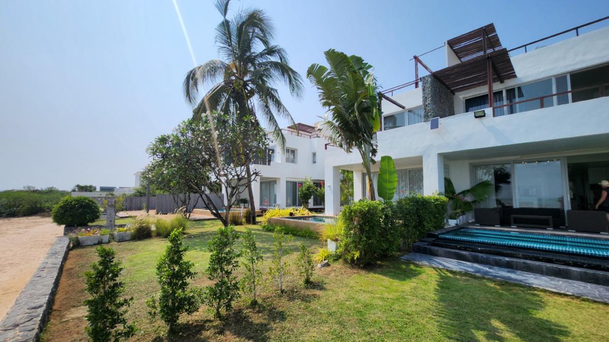 For SaleHouseHuahin, Prachuap Khiri Khan, Pran Buri : 𝑩𝒆𝒂𝒄𝒉𝒇𝒓𝒐𝒏𝒕 𝑳𝒖𝒙𝒖𝒓𝒚 𝑯𝒐𝒎𝒆 𝒇𝒐𝒓 𝑺𝒂𝒍𝒆 – 9.9 𝑴𝒊𝒍𝒍𝒊𝒐𝒏 𝑻𝑯𝑩 🏖️