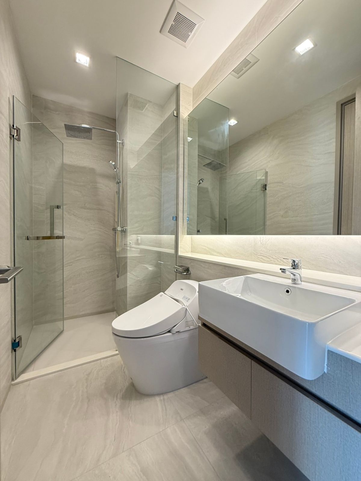 For RentCondoRatchathewi,Phayathai : ⚜️Brand New 1 bedroom for rent⚜️