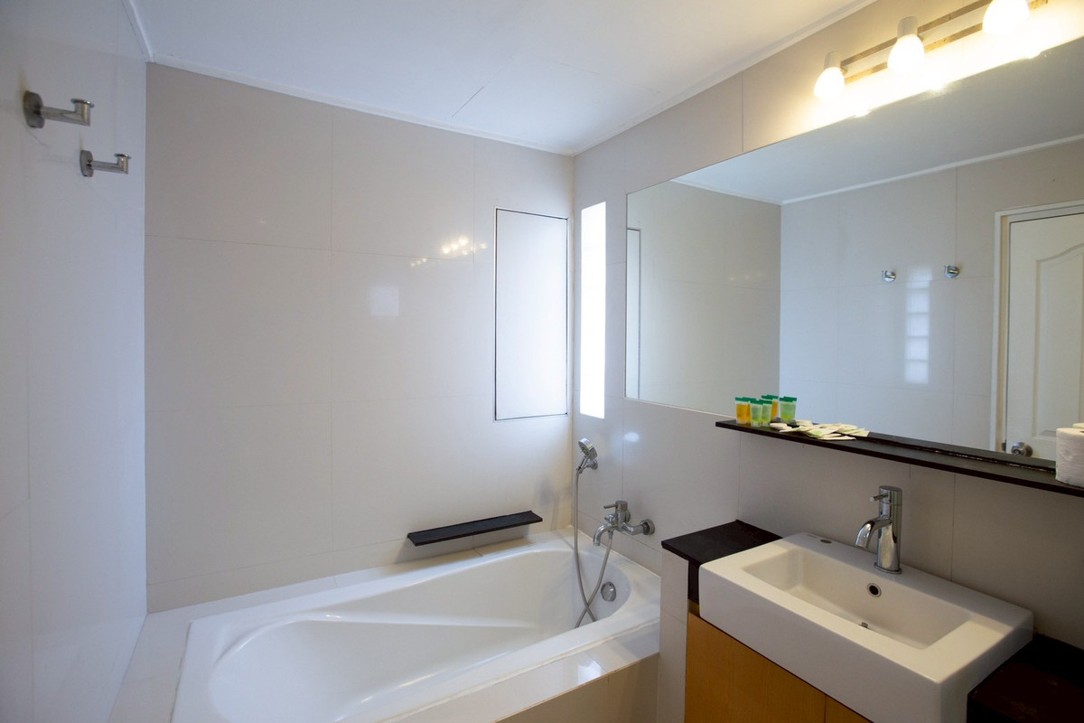 ให้เช่าคอนโดสุขุมวิท อโศก ทองหล่อ : 📢👇Newly renovated big size unit, petfriendly no size limit  , big balcony, Located at Sukhumvit 31, near Em district