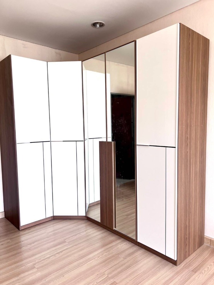 For SaleCondoSapankwai,Jatujak : For sale INTRO PHAHOYOTHIN-PRADIPAT 1 bedroom with balcony, high floor, near BTS, suitable for investment and living.