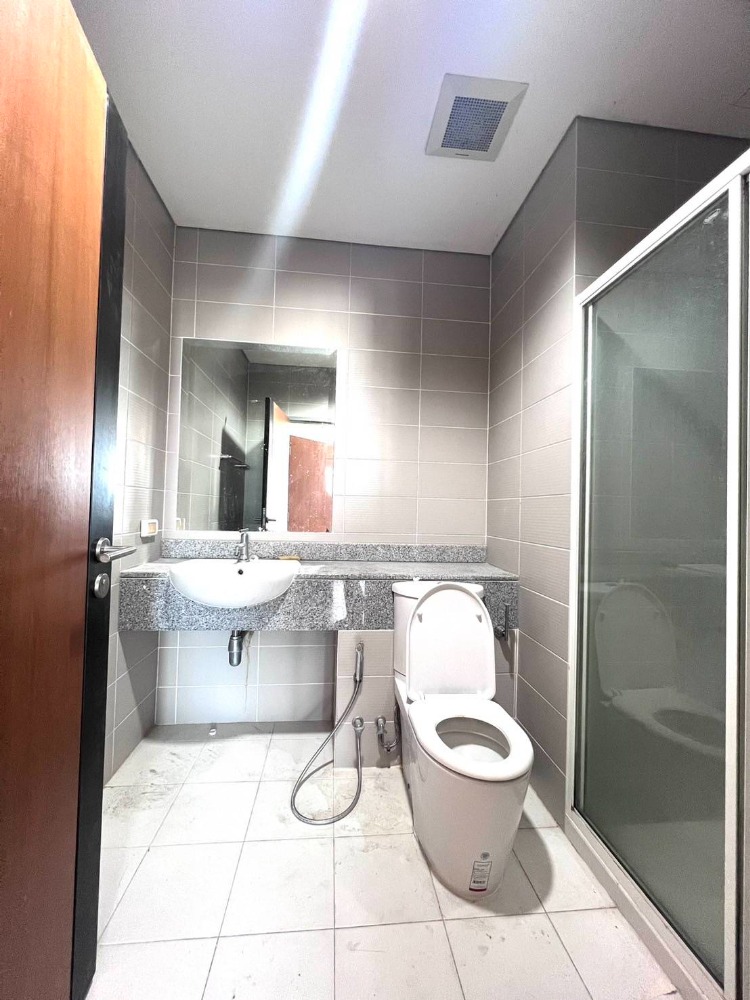 For SaleCondoSapankwai,Jatujak : For sale INTRO PHAHOYOTHIN-PRADIPAT 1 bedroom with balcony, high floor, near BTS, suitable for investment and living.