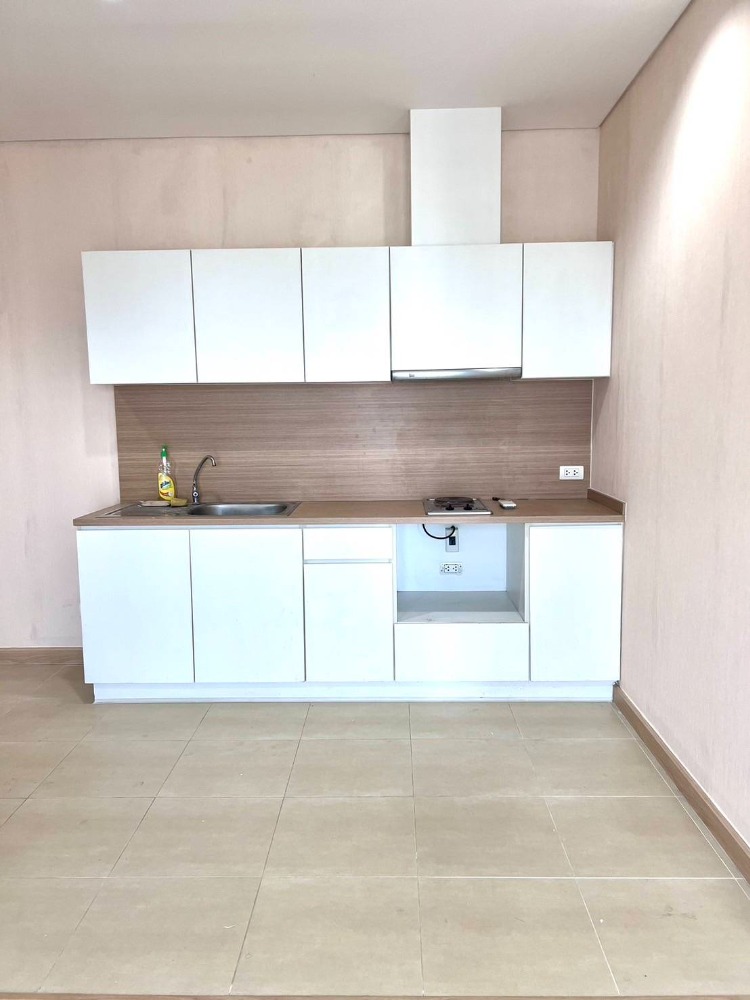 For SaleCondoSapankwai,Jatujak : For sale INTRO PHAHOYOTHIN-PRADIPAT 1 bedroom with balcony, high floor, near BTS, suitable for investment and living.