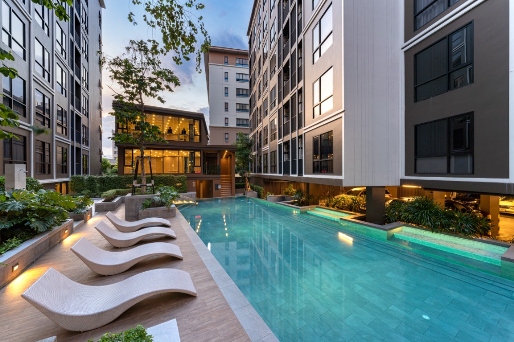 For SaleCondoSathorn, Narathiwat : 1 Bedroom, large room, fully furnished, south facing, pool view, 3.9 million baht