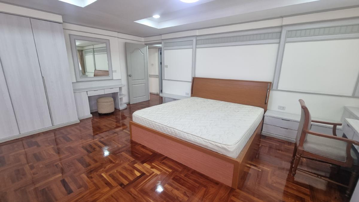 ให้เช่าสุขุมวิท อโศก ทองหล่อ : พร้อมพงษ์ Pet friendly อพาร์ทเมนท์ให้เช่า เหมาะสำหรับครอบครัว 3 ห้องนอน 4 ห้องน้ำ มีรถรับส่ง BTS Supermarket ใกล้เคียง