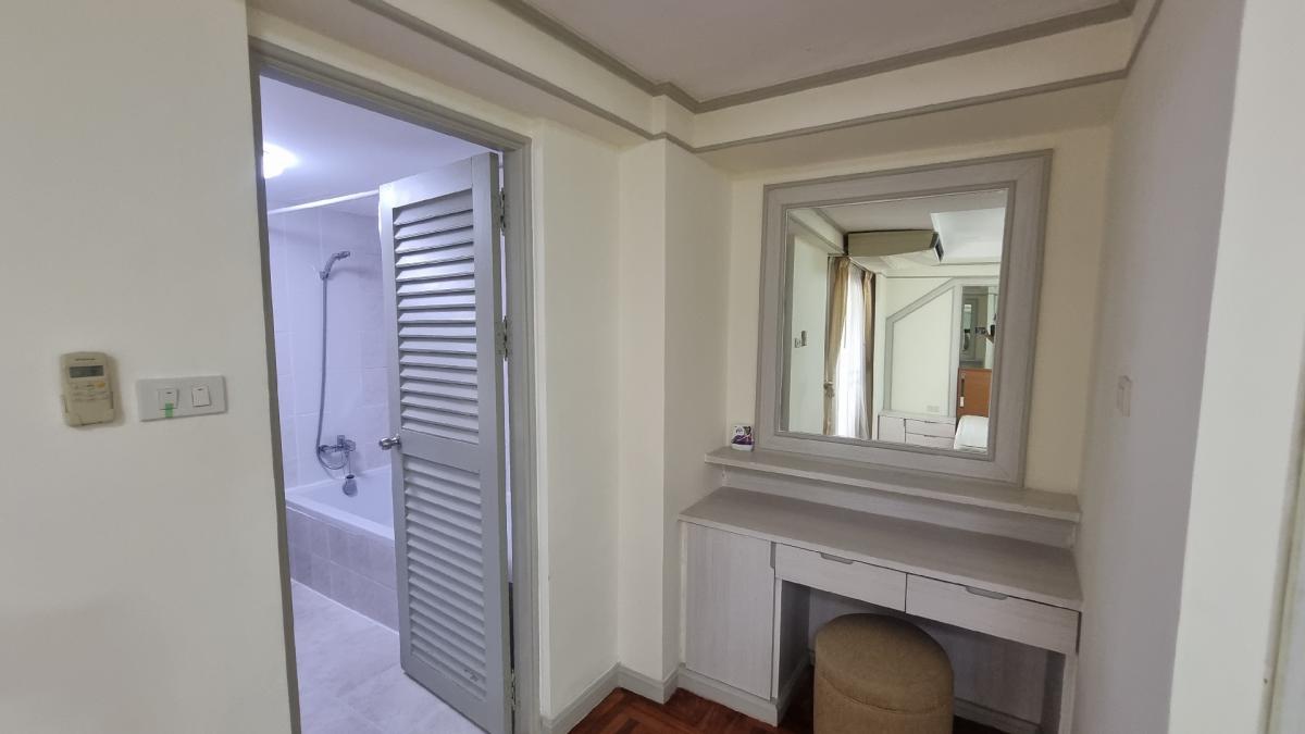 ให้เช่าสุขุมวิท อโศก ทองหล่อ : พร้อมพงษ์ Pet friendly อพาร์ทเมนท์ให้เช่า เหมาะสำหรับครอบครัว 3 ห้องนอน 4 ห้องน้ำ มีรถรับส่ง BTS Supermarket ใกล้เคียง