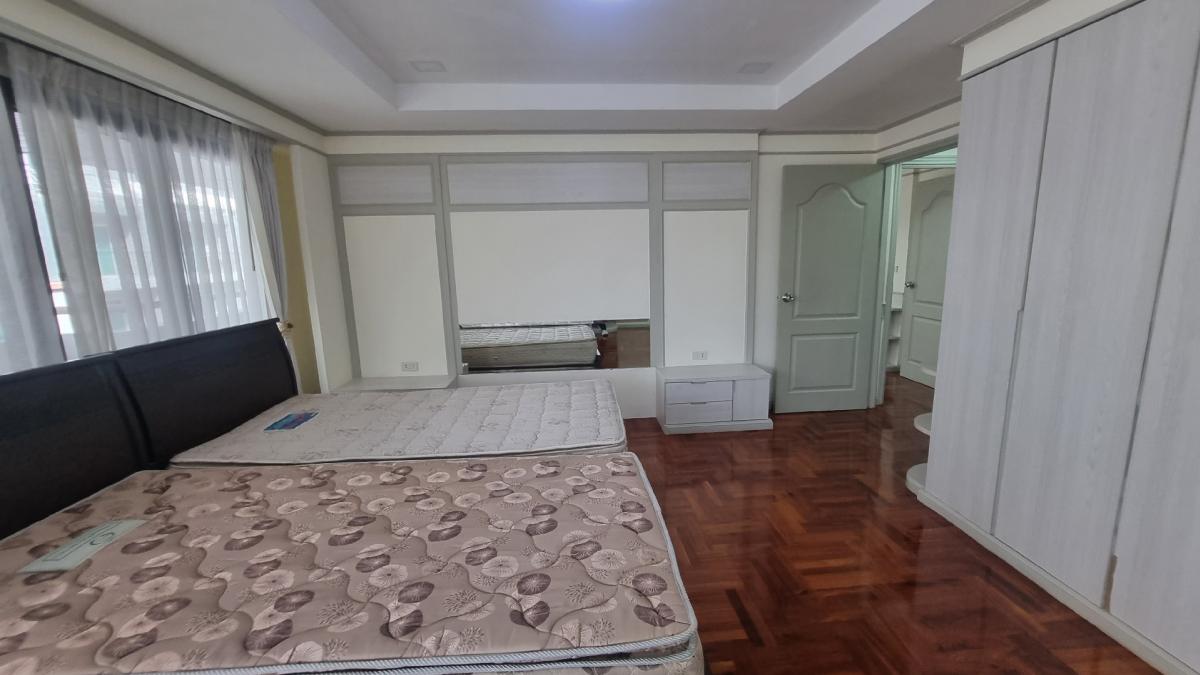 ให้เช่าสุขุมวิท อโศก ทองหล่อ : พร้อมพงษ์ Pet friendly อพาร์ทเมนท์ให้เช่า เหมาะสำหรับครอบครัว 3 ห้องนอน 4 ห้องน้ำ มีรถรับส่ง BTS Supermarket ใกล้เคียง